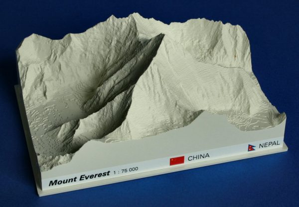 Mount Everest - reliëfmaquette op schaal 1:75.000 MOUNTEVEREST  Reliorama   Wandkaarten Nepal