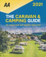 Britain Caravan and Camping Guide 2021 9780749582548  AA Publishing   Campinggidsen Groot-Brittannië