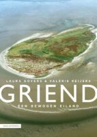 Griend - Een bewogen eiland 9789050118125 Laura Govers KNNV   Natuurgidsen Waddeneilanden en Waddenzee