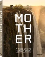 Mother | (English version) Marsel van Oosten 9783961713349 Marsel van Oosten TeNeues   Natuurgidsen Wereld als geheel