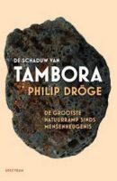 De schaduw van Tambora | Philip Dröge 9789000384624 Philip Dröge Spectrum   Landeninformatie overig Indonesië
