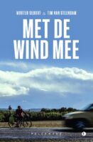 Met de Wind Mee | Wouter Deboot & Tim Van Steendam 9789028979758 Wouter Deboot & Tim Van Steendam Pelckmans   Fietsreisverhalen Europa