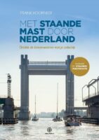 Met staande mast door Nederland 9789064107702 Frank Koorneef Hollandia   Watersportboeken Nederland
