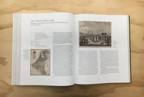 De geschiedenis van Nederland in 100 oude kaarten 9789401478458 Marieke van Delft, et.al. Lannoo   Cadeau-artikelen, Historische reisgidsen, Landeninformatie Nederland