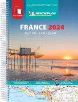 France petit format 2024 1:350.000 9782067261280  Michelin Wegenatlassen  Wegenatlassen Frankrijk
