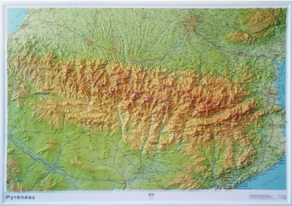 Pyreneeën | ingelijste reliëfkaart (driedimensionaal) 1:375.000 PYR INGELIJST  IGN Cartes Relief  Wandkaarten Pyreneeën en Baskenland