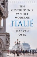 Een geschiedenis van het moderne Italië 9789028451025 Jaap van Osta Wereldbibliotheek   Historische reisgidsen, Landeninformatie Italië