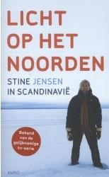 Licht op het Noorden | Stine Jensen 9789026326196 Stine Jensen Ambo, Anthos   Reisverhalen & literatuur Scandinavië (& Noordpool)