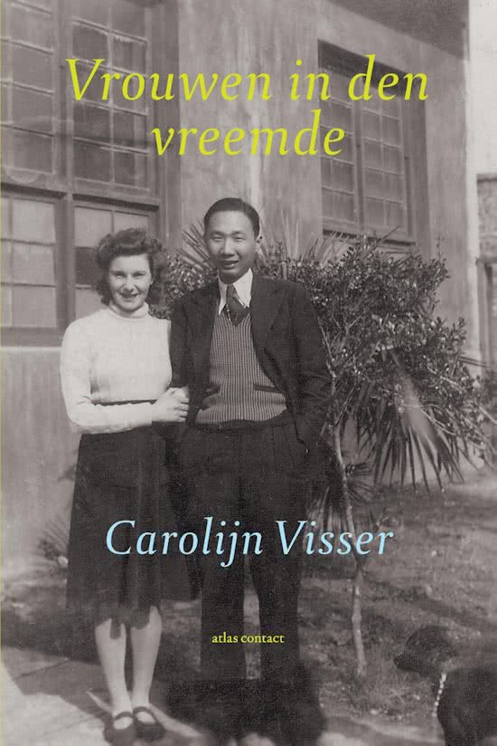 Vrouwen in den vreemde | Carolijn Visser 9789045031569 Carolijn Visser Atlas-Contact   Reisverhalen & literatuur Wereld als geheel