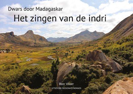 Het zingen van de Indri | Dwars door Madagaskar 9789082998009 Beer Visser Passionate Nomads   Reisgidsen, Reisverhalen Madagascar